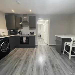 Mays - 147-153 Mill Street, Free Parking, 5 Minute Walk To Baltic Market And Centre - Sleep 1-6 Guests Liverpool